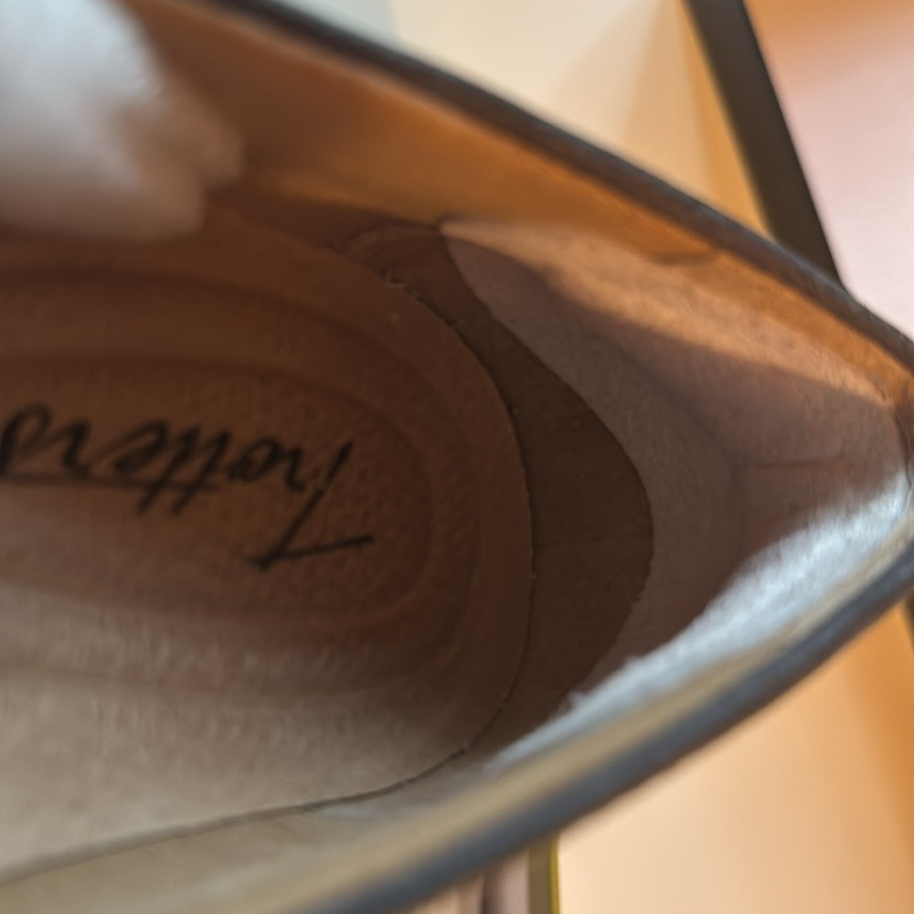 Trotters Simmy Mary Jane Flats - Picture 7 of 8